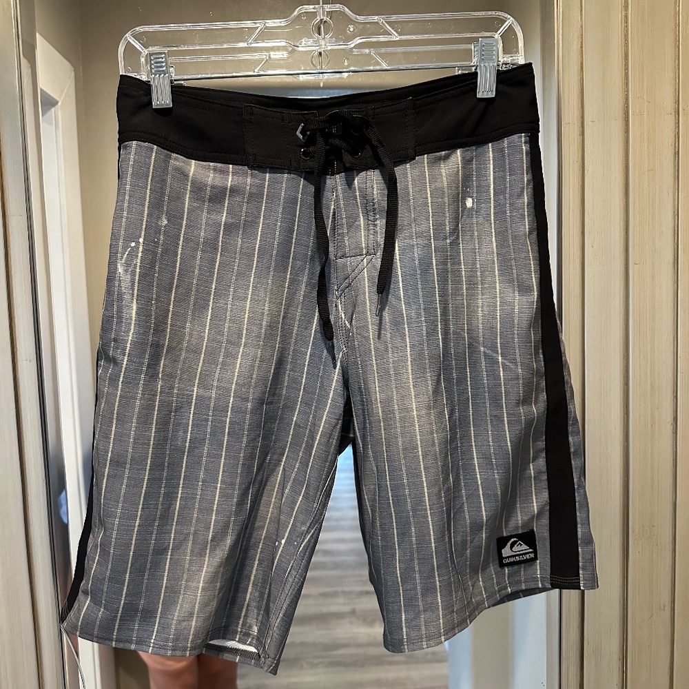 Quicksilver board shorts size 28